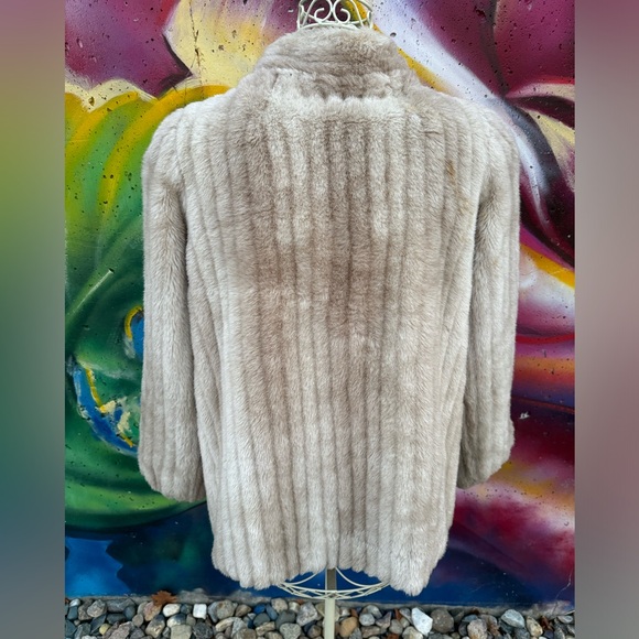 Vintage Faux Fur Coat with Unique Sleeves & Banded Collar - Medium - Picture 2 of 9